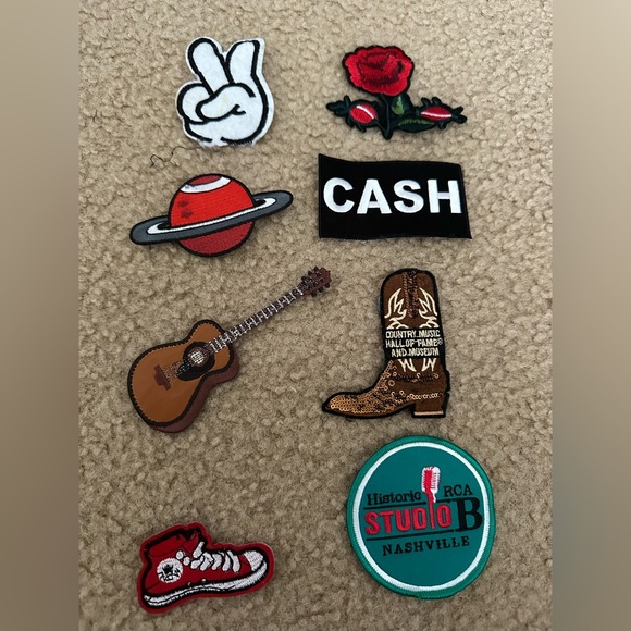 patch/pin assortment - Picture 2 of 3